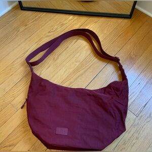 BEIS Crescent Catchall in Burgundy